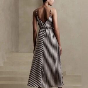BANANA REPUBLIC FACTORY GULLY ASYMMETRICAL SEAM MAXI DRESS